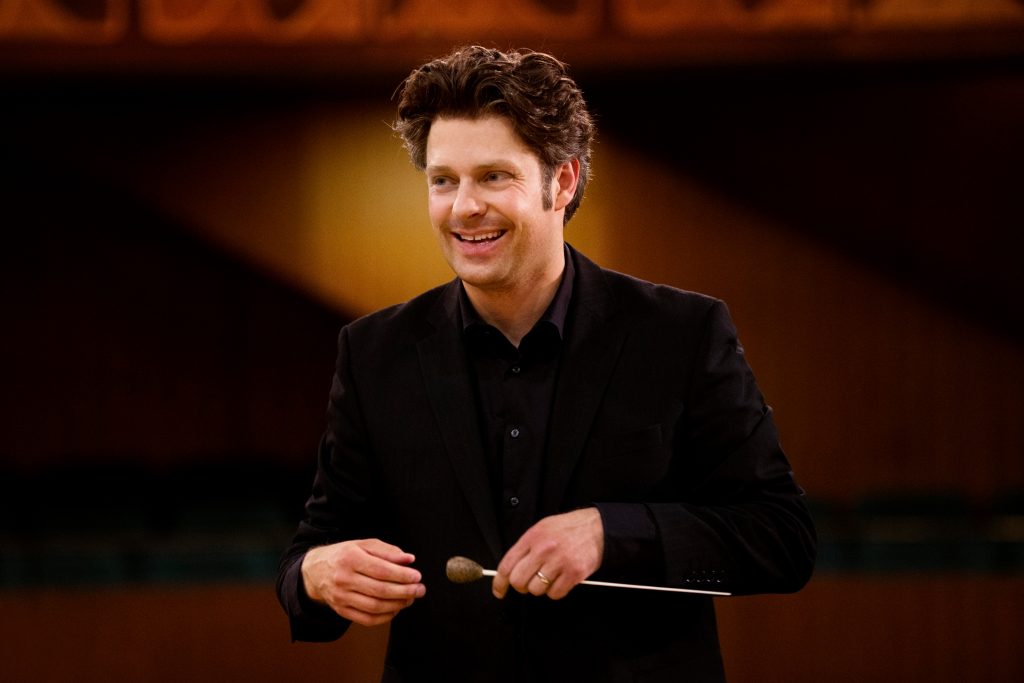 Joseph Bastian conducts the Tiroler Symphonieorchester