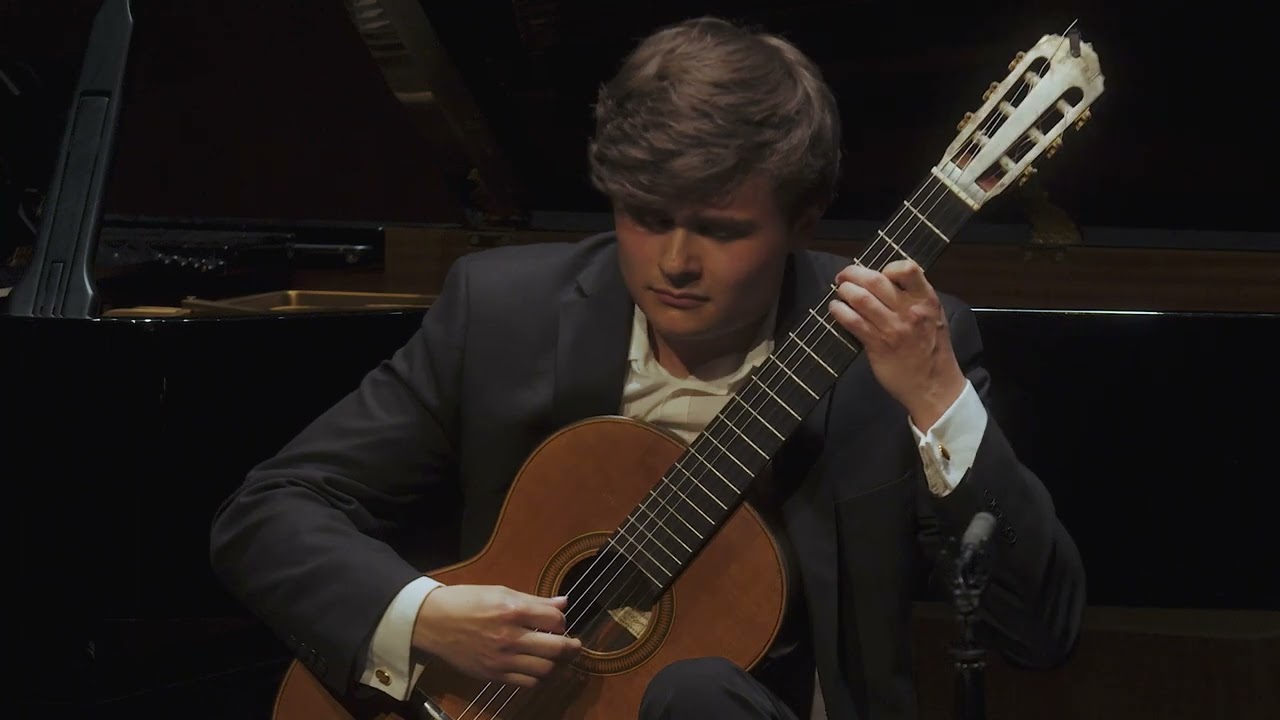 Gus McQuade plays Walton's Five Bagatelles for Guitar, No.3